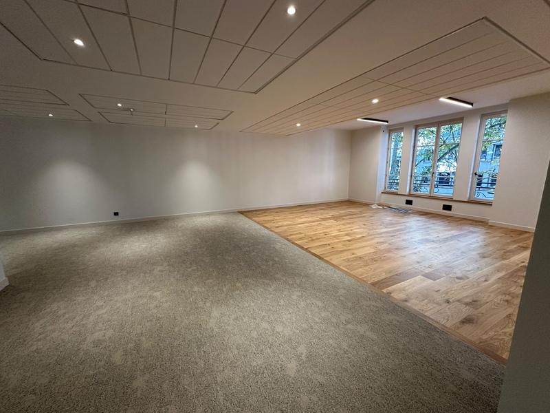 Bureau - 301 m² - 1 pièce