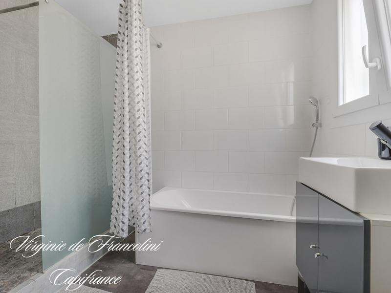 Maison - 251 m² - 8 pièces