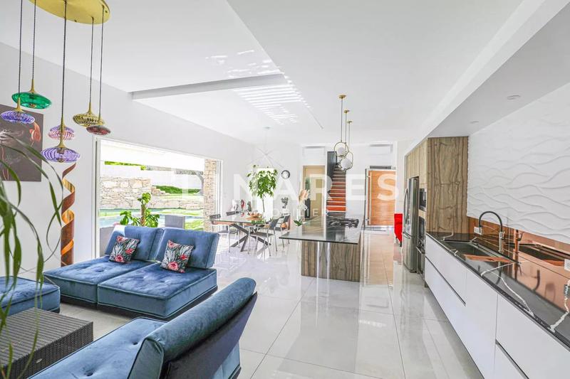 Maison - 280 m² - 4 pièces