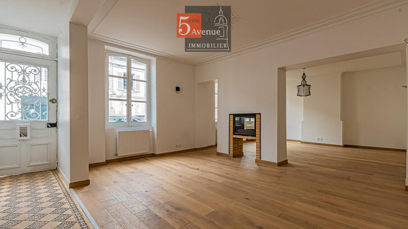 Maison - 198 m² - 7 pièces