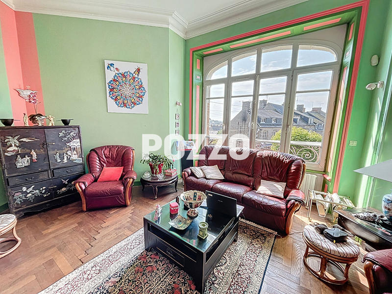 Maison - 249 m² - 9 pièces