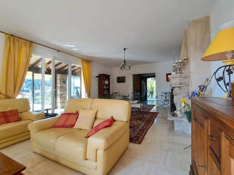 Villa - 234 m² - 9 pièces
