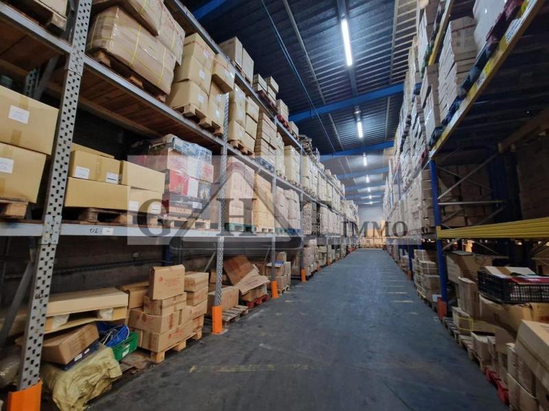 Entrepôt - 4 385 m²