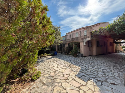 Maison - 300 m² - 10 pièces