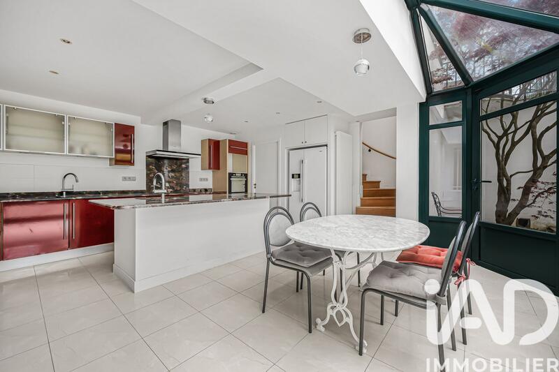 Maison - 304 m² - 10 pièces