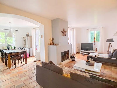 Maison - 230 m² - 8 pièces