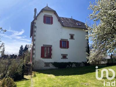 Maison - 185 m² - 8 pièces