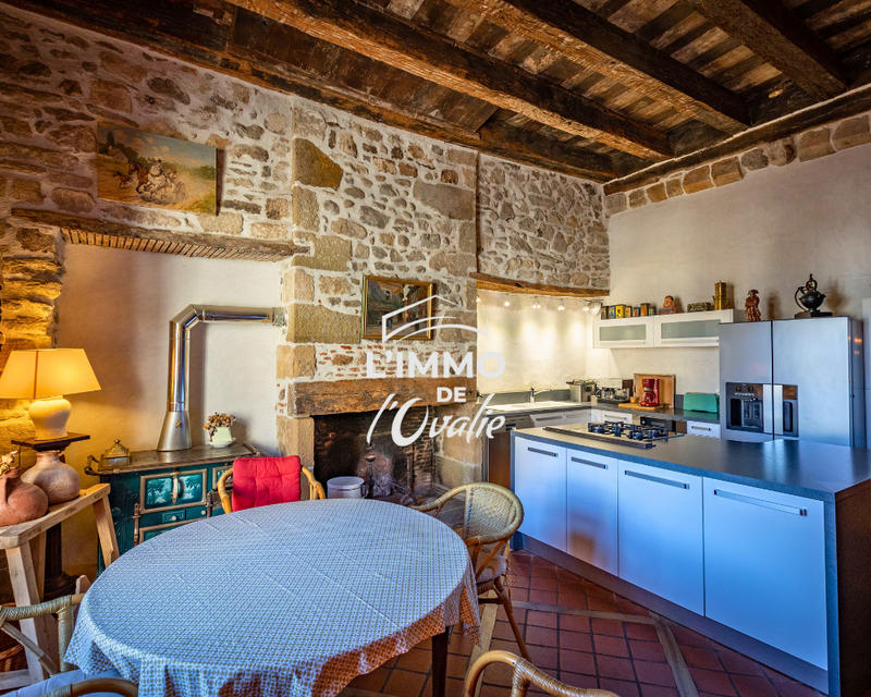 Maison - 300 m² - 16 pièces