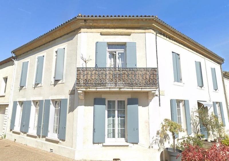 Maison traditionnelle - 290 m² - 7 pièces