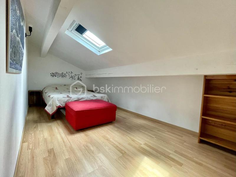 Maison - 180 m² - 9 pièces