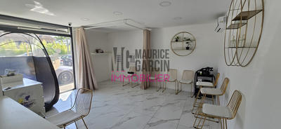 Fonds de commerce - Local d'activité / Entrepôt - 221 m²