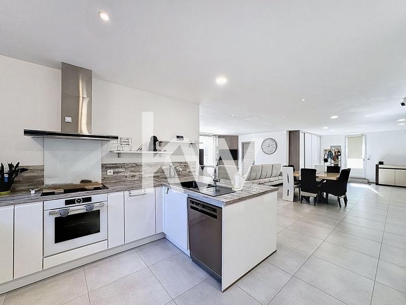 Maison - 245 m² - 8 pièces