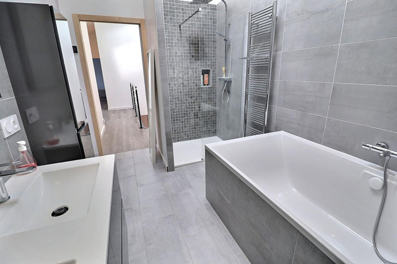 Maison - 185 m² - 6 pièces