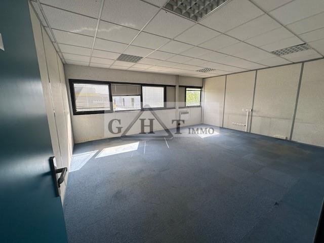 Entrepôt - 2 816 m²