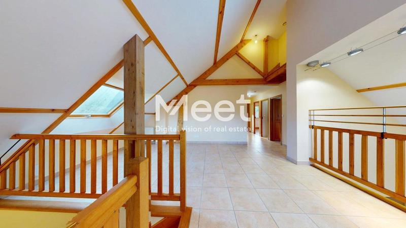 Maison - 220 m² - 6 pièces