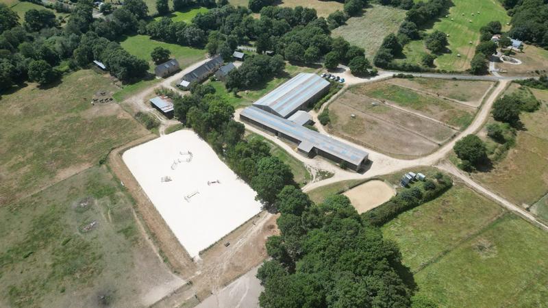 Ferme - 1 900 m² - 10 pièces
