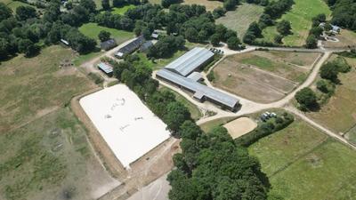 Ferme - 1 900 m² - 10 pièces