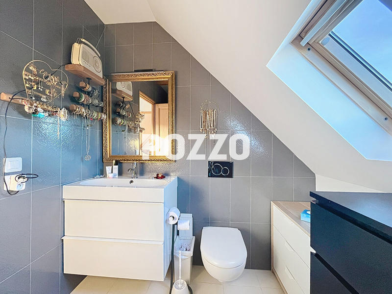 Maison - 215 m² - 8 pièces