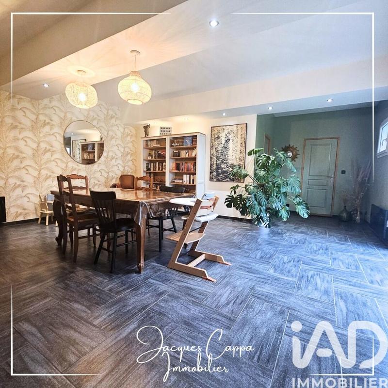 Maison - 220 m² - 6 pièces