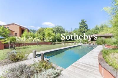 Maison - 560 m² - 12 pièces