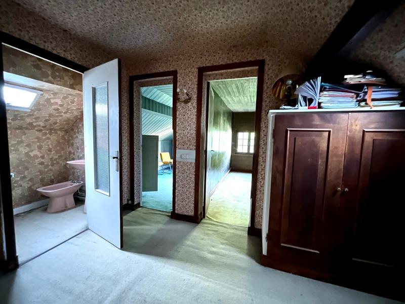 Maison traditionnelle - 185 m² - 7 pièces