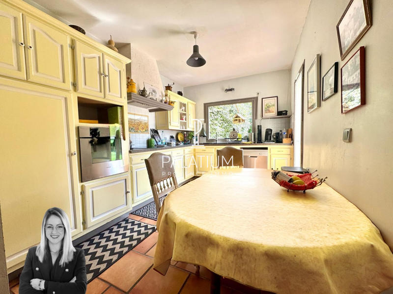 Villa - 202 m² - 7 pièces