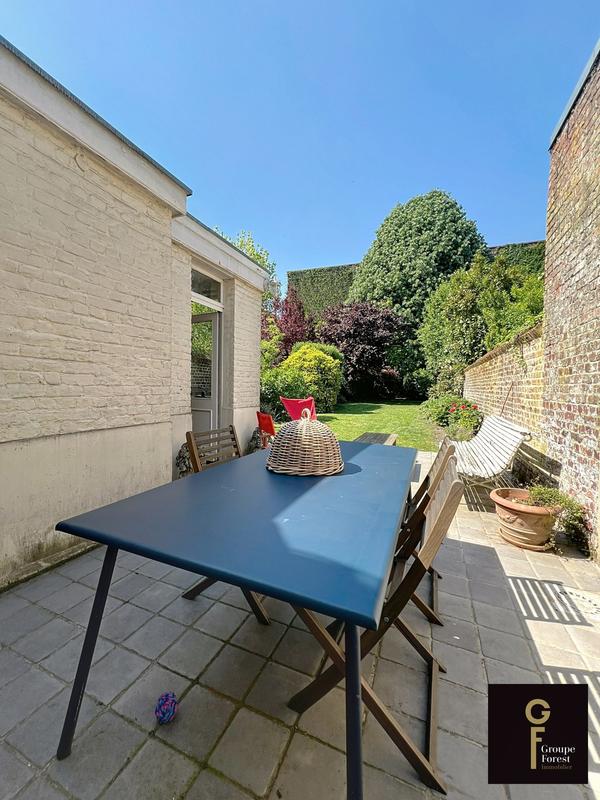 Maison - 255 m² - 9 pièces