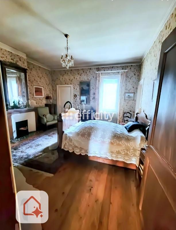 Maison - 250 m² - 10 pièces