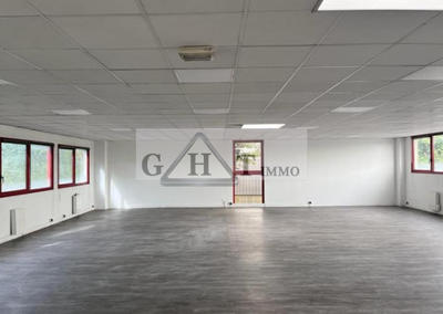 Entrepôt - 1 044 m²