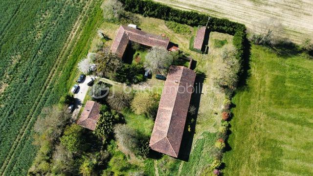 Corps de ferme - 188 m² - 7 pièces