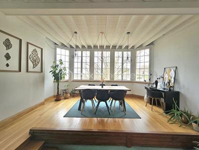 Demeure - 225 m² - 9 pièces