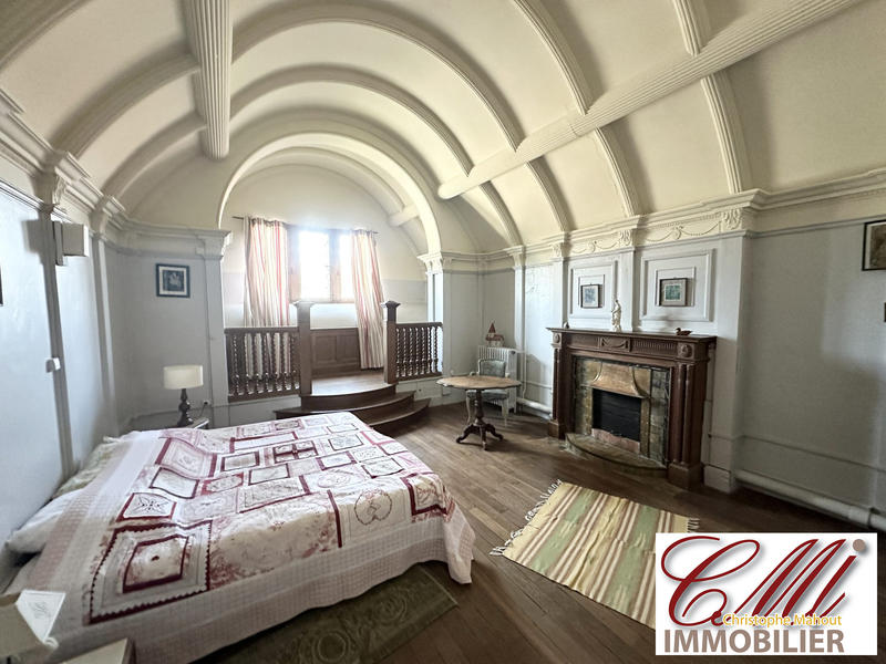 Maison - 405 m² - 12 pièces