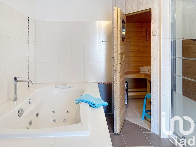 Maison - 280 m² - 8 pièces