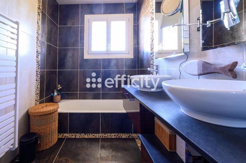 Maison - 330 m² - 7 pièces