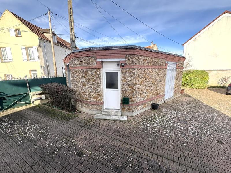 Maison - 202 m² - 9 pièces