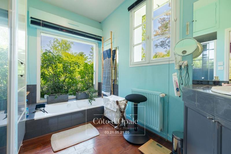 Propriété - 234 m² - 9 pièces