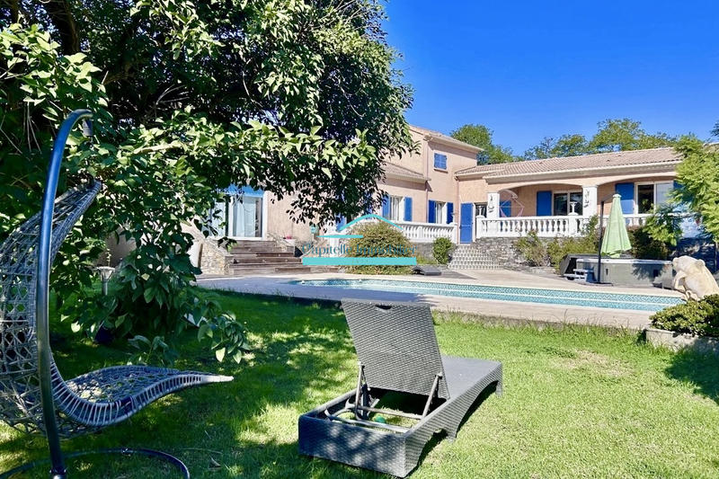 Villa - 280 m² - 9 pièces