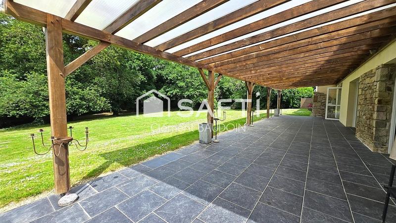 Local commercial - 1 353 m² - 20 pièces