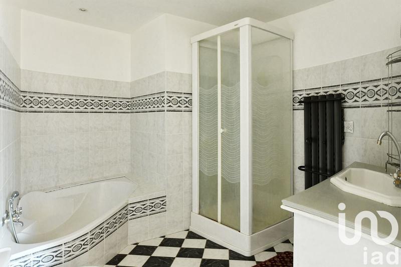 Maison - 202 m² - 8 pièces