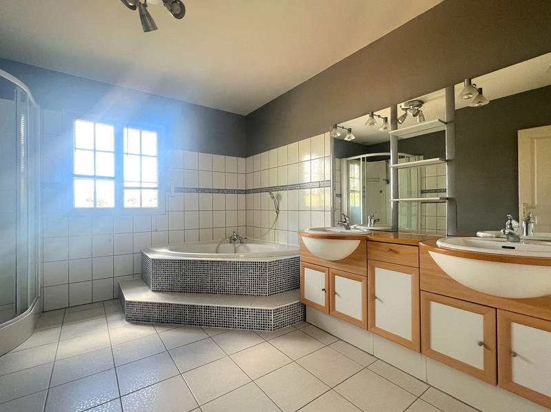 Maison - 184 m² - 6 pièces