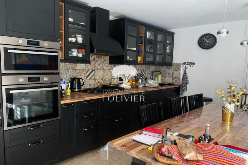 Propriété - 270 m² - 7 pièces