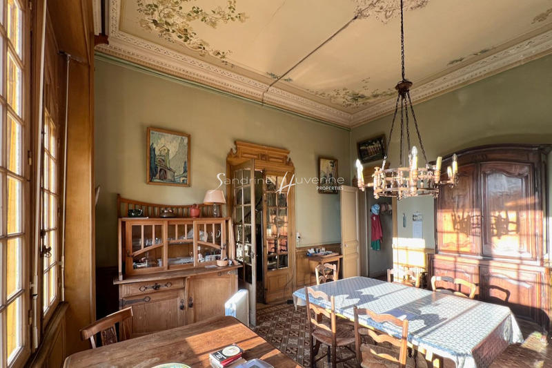 Maison - 334 m² - 10 pièces