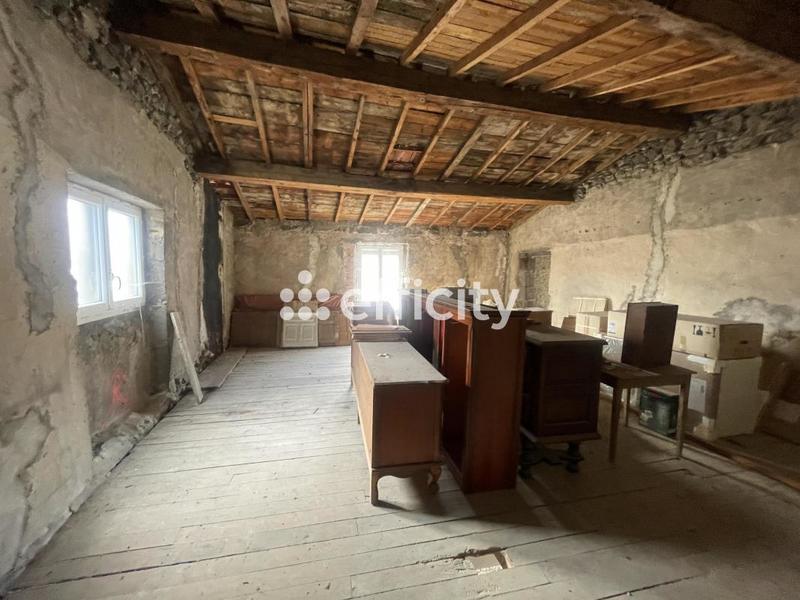 Maison - 250 m² - 6 pièces