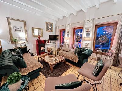 Maison - 350 m² - 11 pièces