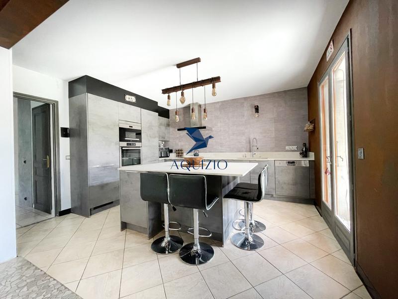 Maison - 230 m² - 7 pièces