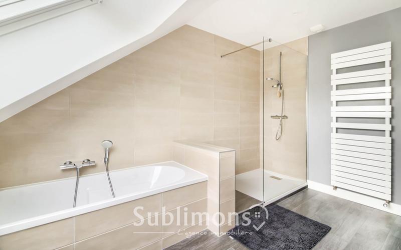 Maison - 250 m² - 8 pièces