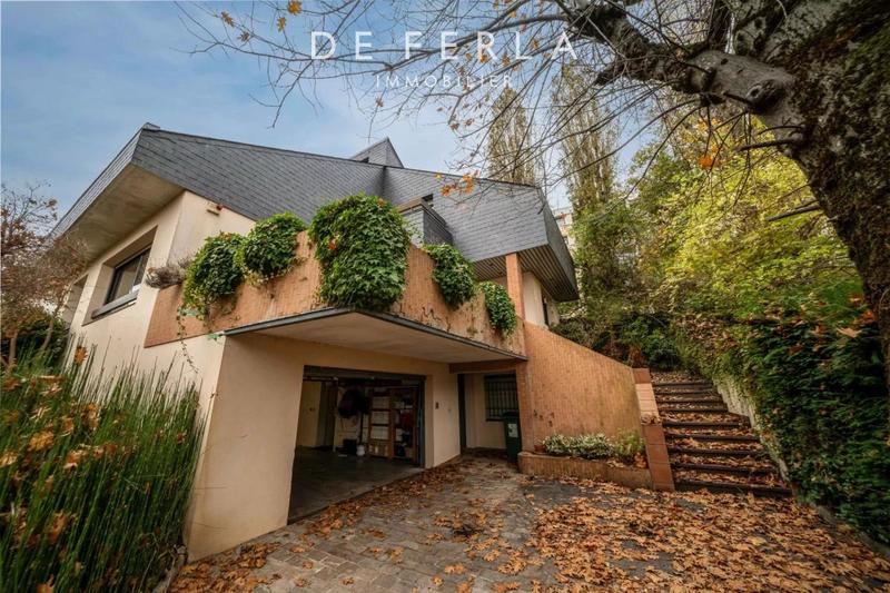 Maison - 240 m² - 7 pièces