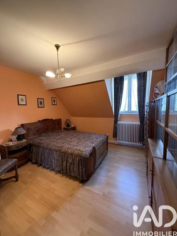 Maison - 208 m² - 9 pièces