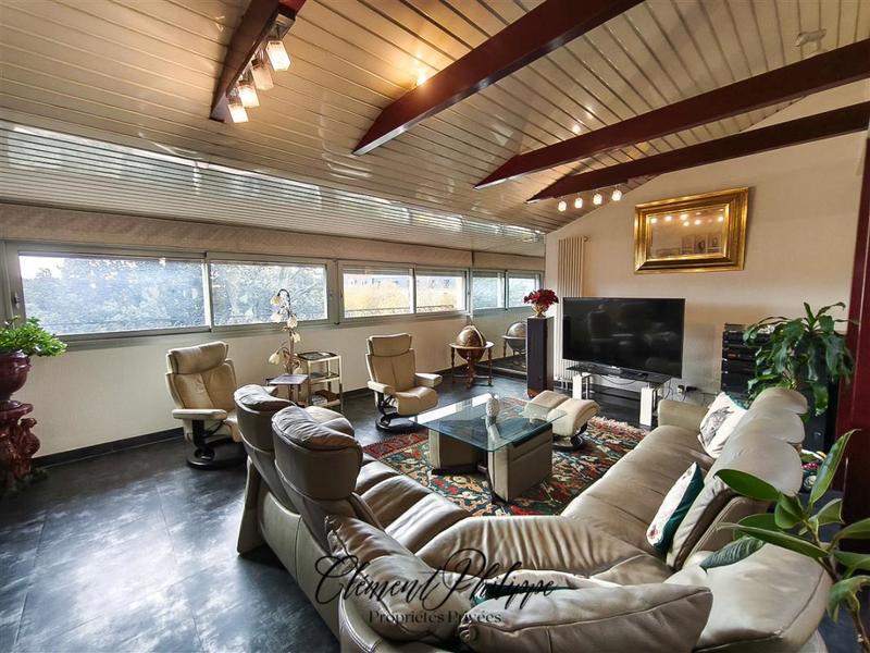 Appartement - 241 m² - 6 pièces