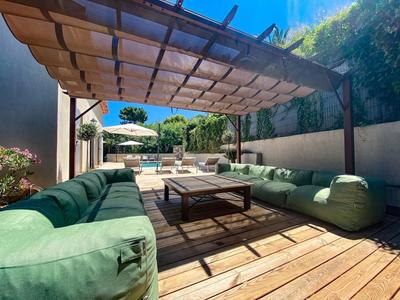 Maison - 220 m² - 6 pièces